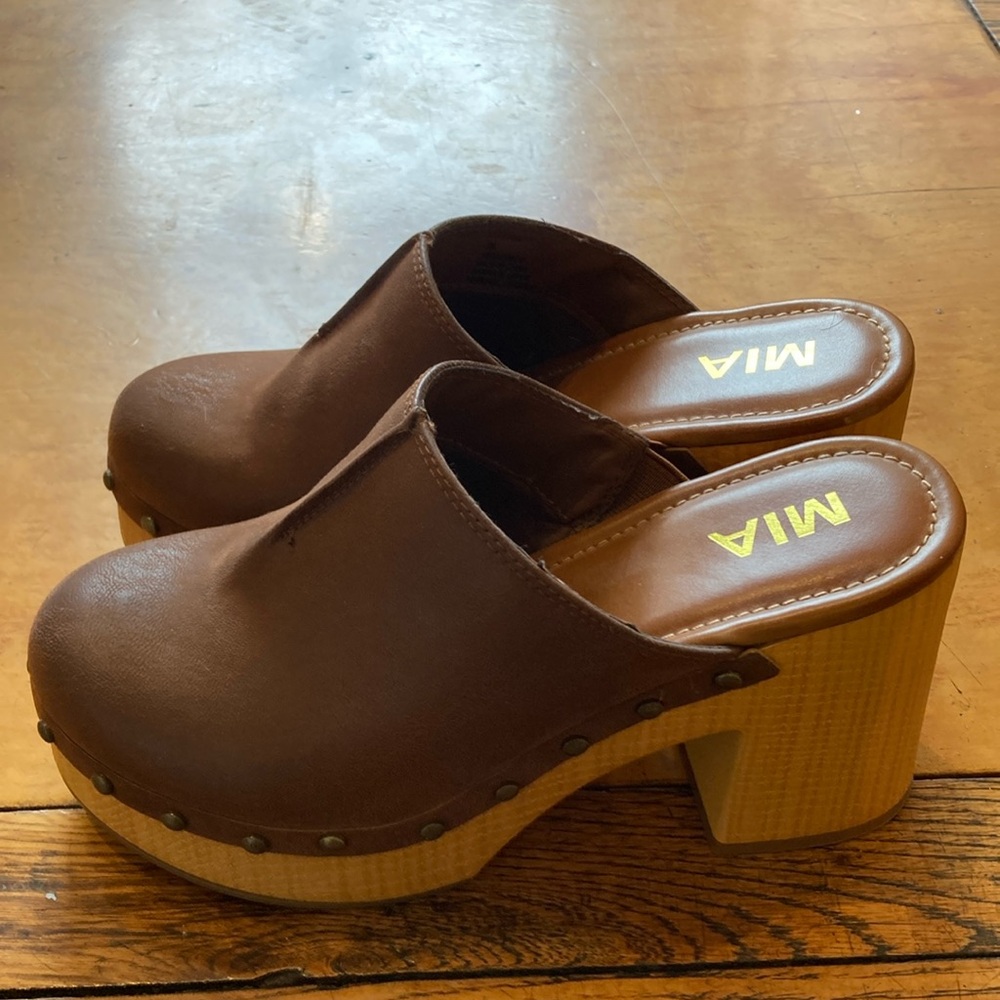 Mia brown clogs size 8